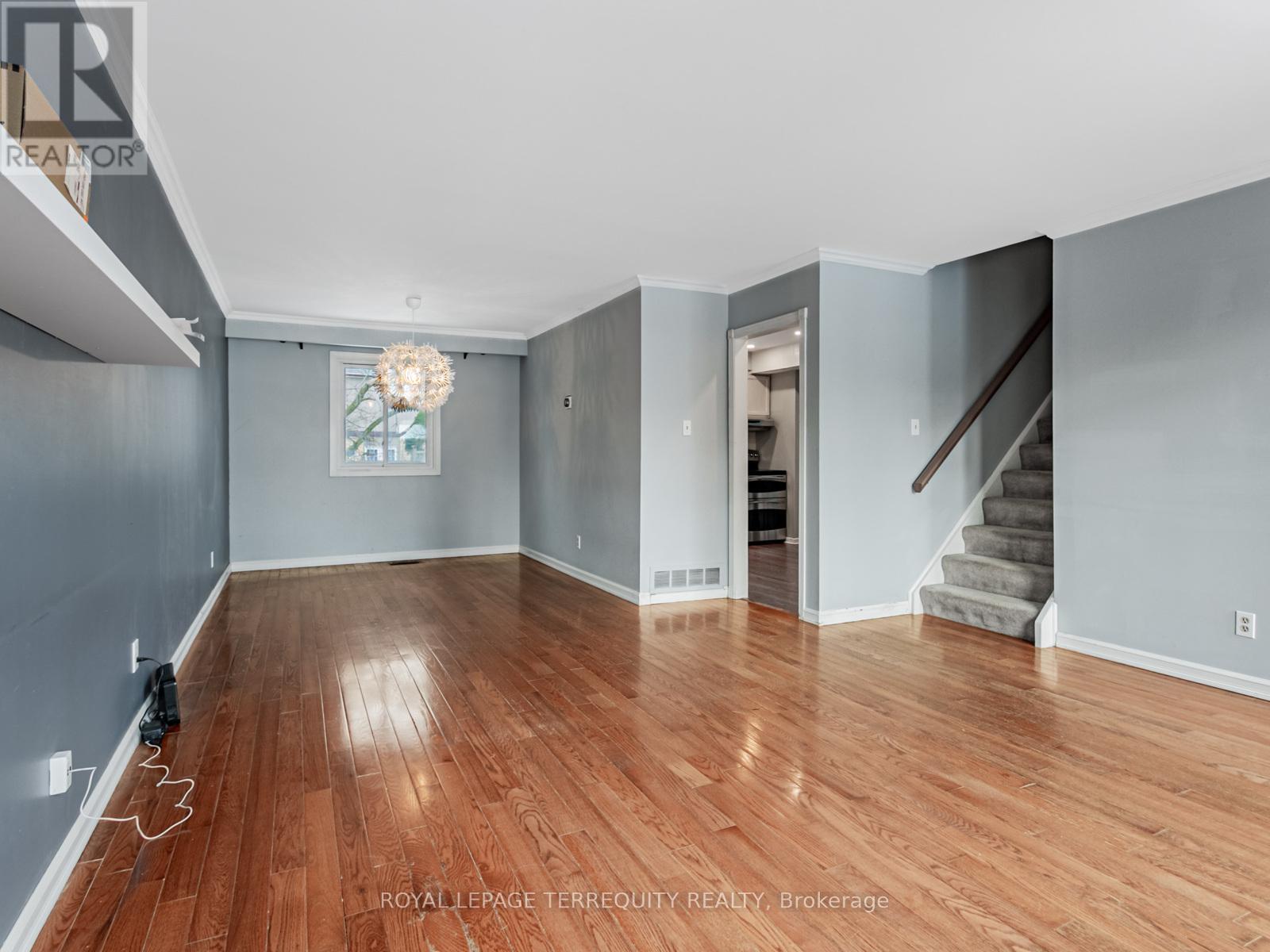 2619 Spruce Needle Drive, Mississauga, Ontario  L5L 1M8 - Photo 7 - W12704844