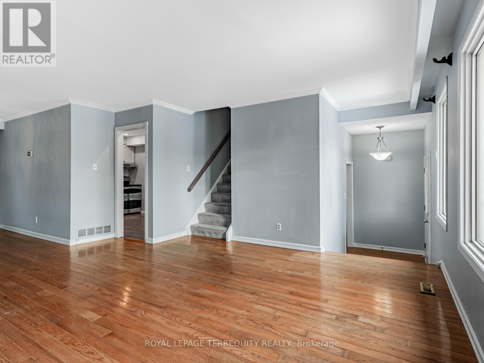 2619 Spruce Needle Drive, Mississauga, Ontario  L5L 1M8 - Photo 8 - W12704844