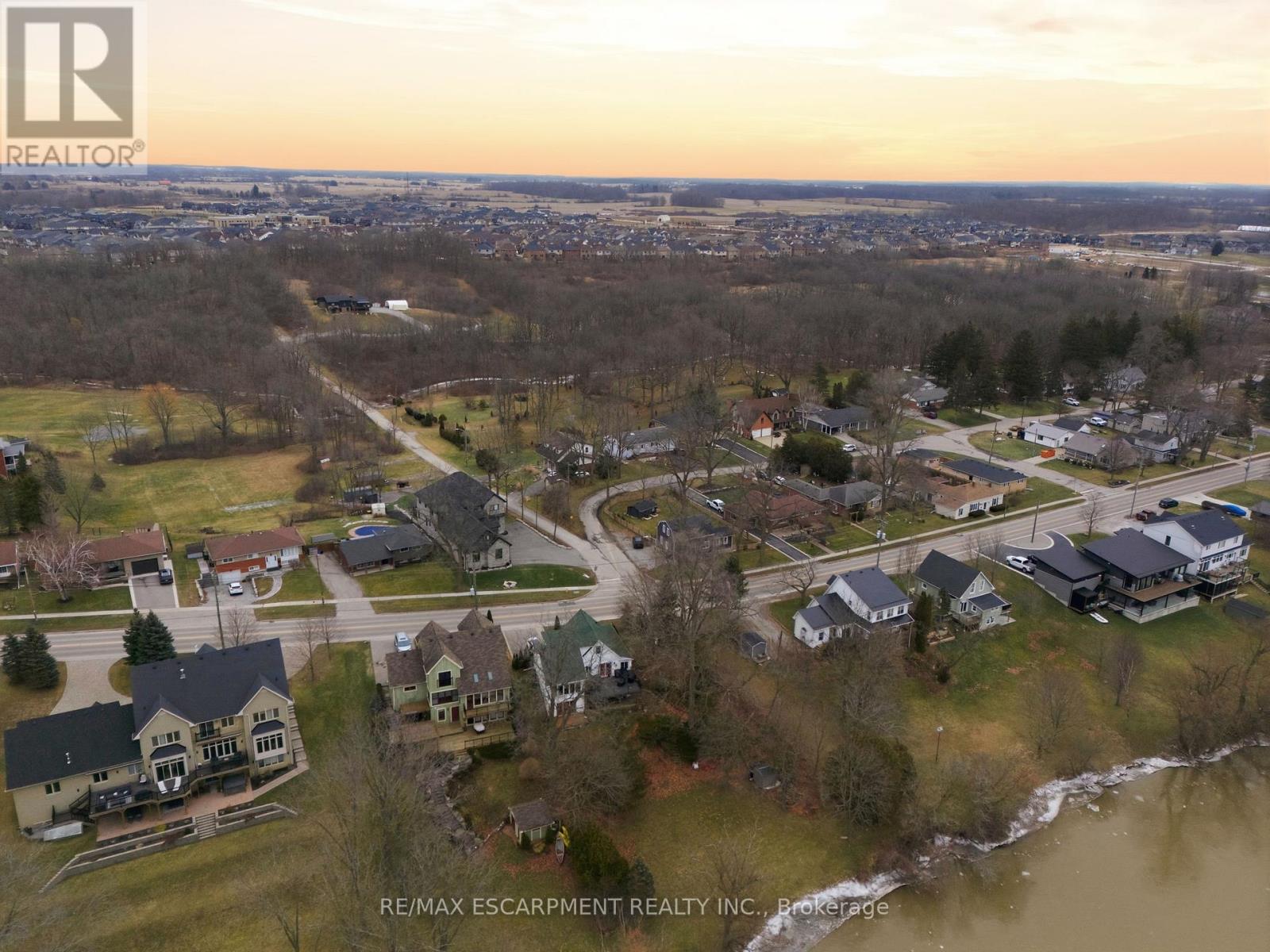 430 Winniett Street, Haldimand, Ontario  N3W 1E4 - Photo 39 - X12704718