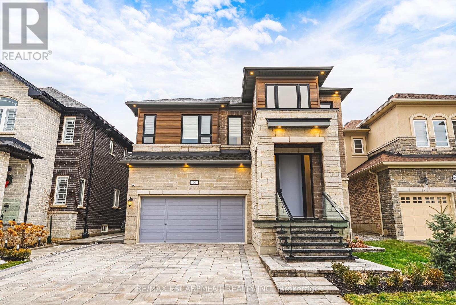 <div class="slider-price">$1,599,999</div><p>90 Robertson Road, Hamilton, Ontario</p>