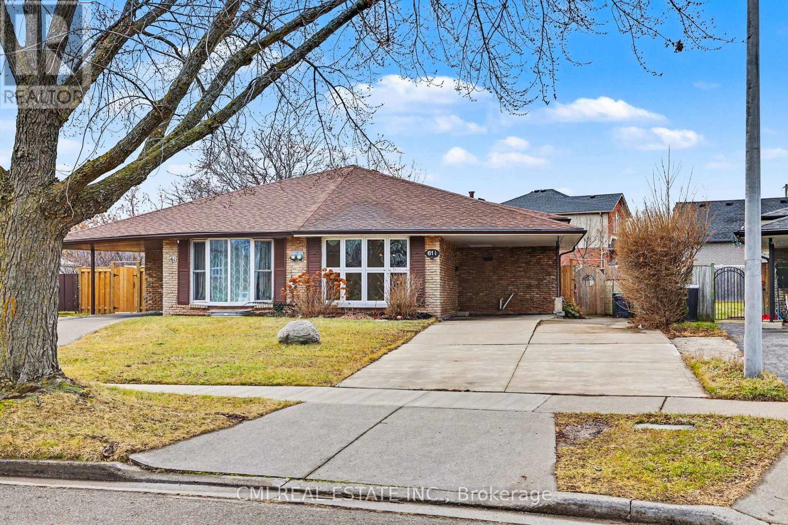 <div class="slider-price">$649,900</div><p>61 1/2 Eastbury Drive, Hamilton, Ontario</p>