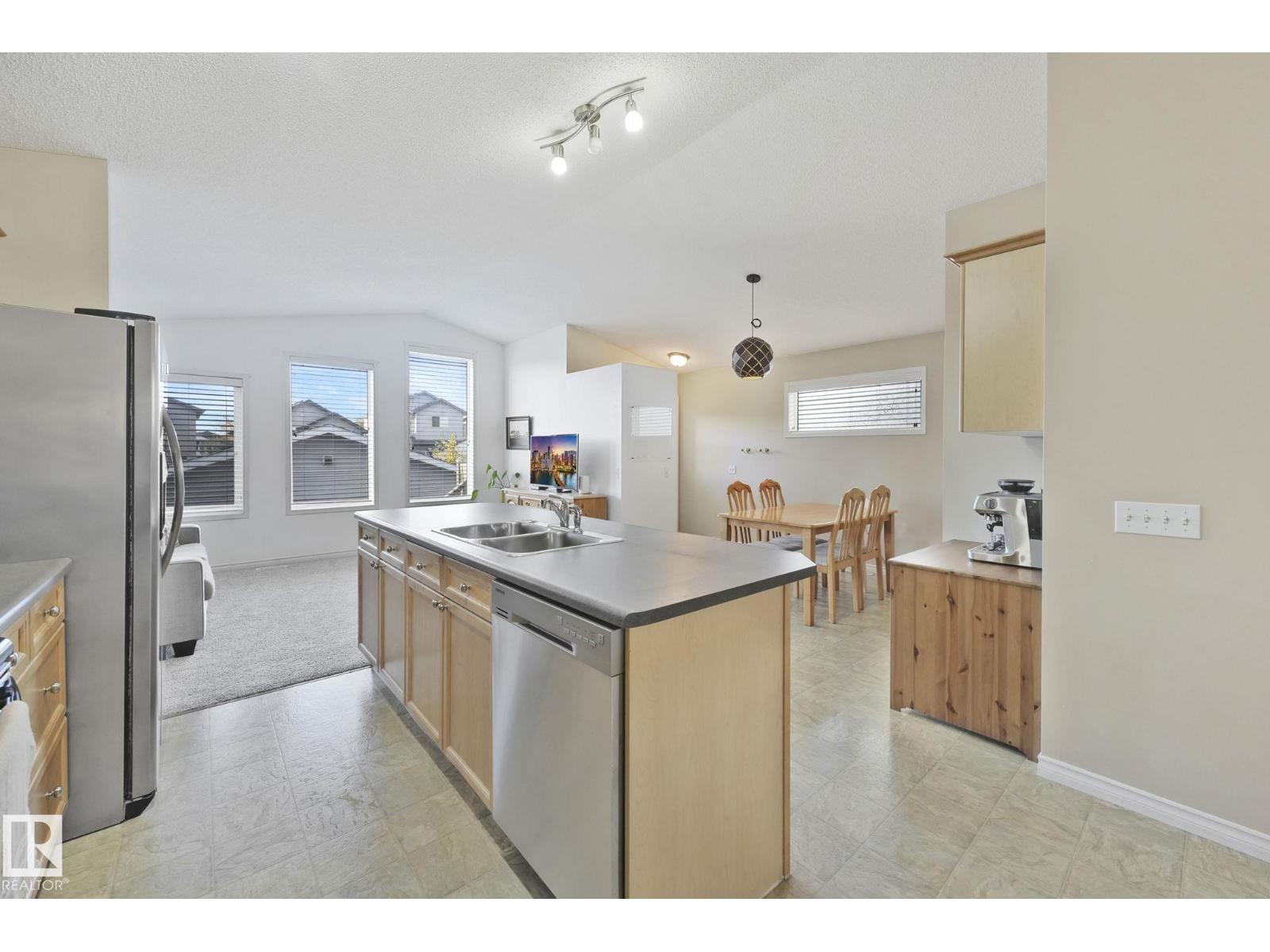 119 Brintnell Bv Nw, Edmonton, Alberta  T5Y 3L9 - Photo 5 - E4470315