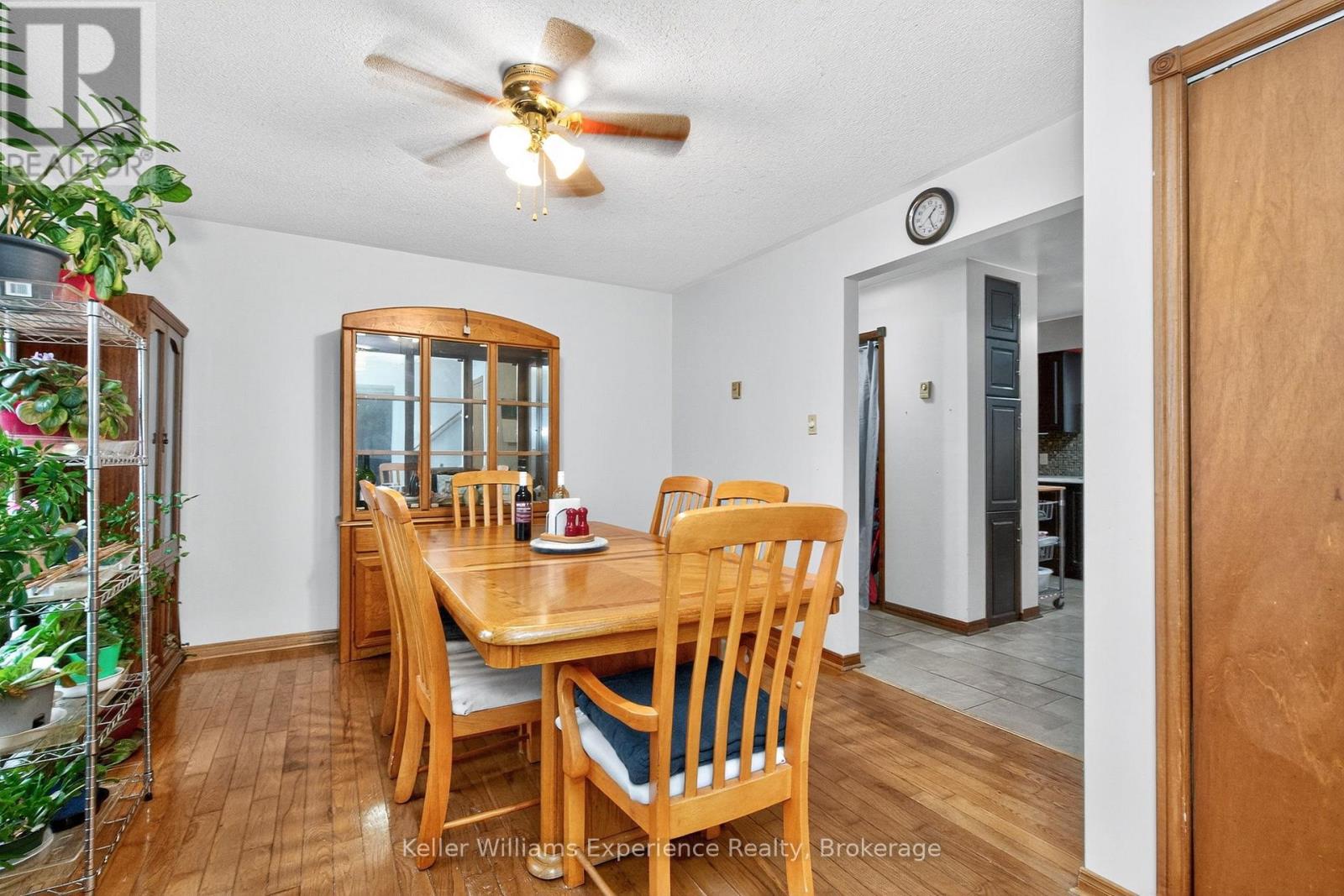 4 Dunlop Street, Penetanguishene, Ontario  L9M 1J2 - Photo 4 - S12704956