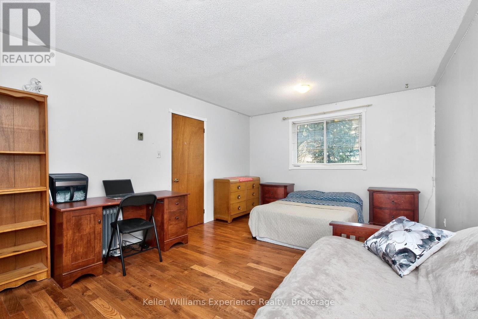 4 Dunlop Street, Penetanguishene, Ontario  L9M 1J2 - Photo 8 - S12704956