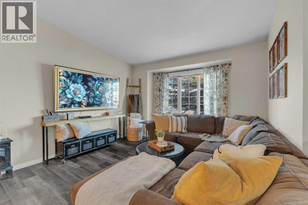 63 Duston Street, Red Deer, Alberta  T4R 2L6 - Photo 5 - A2276573