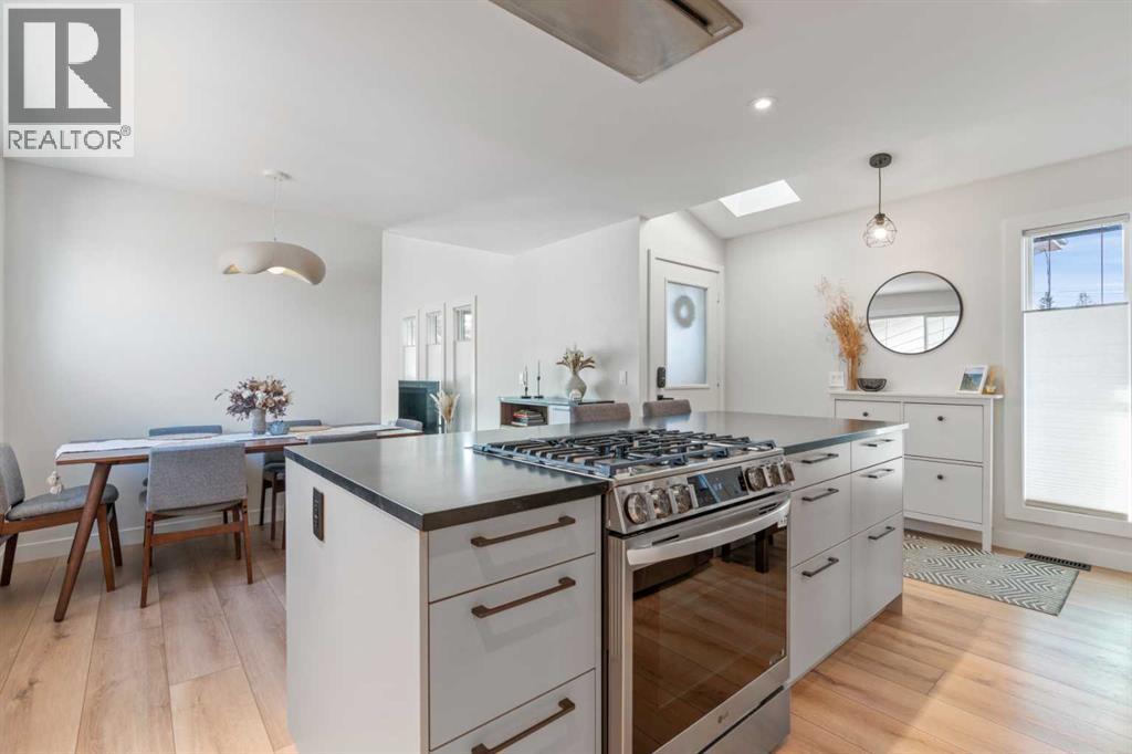 7132 36 Avenue Nw, Calgary, Alberta  T3B 1T8 - Photo 7 - A2279058