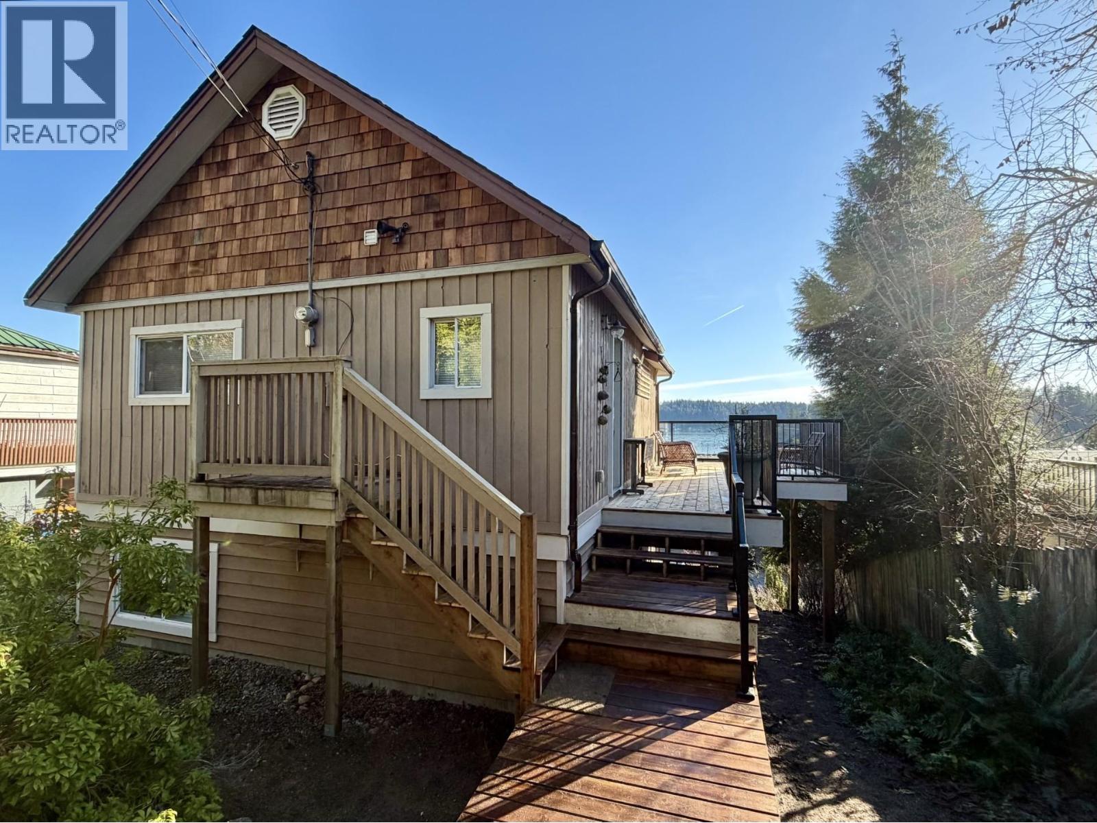 512 S Fletcher Road, Gibsons, British Columbia  V0N 1V9 - Photo 3 - R3080340