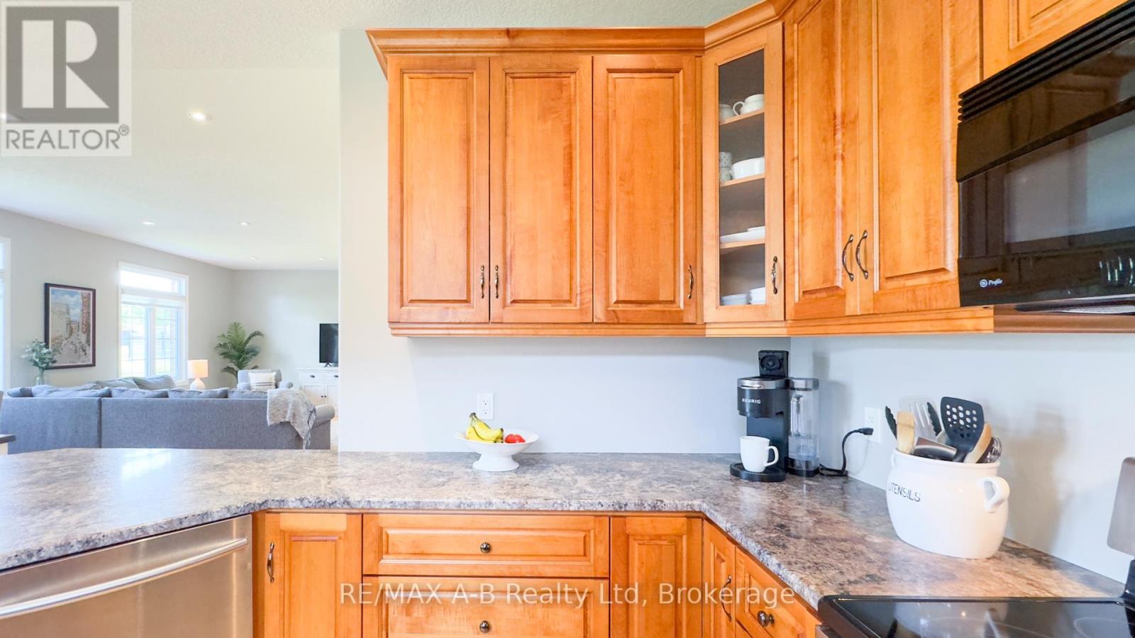 77 Guest Court, St. Marys, Ontario N4X 1E5 - Photo 13 - X12379702