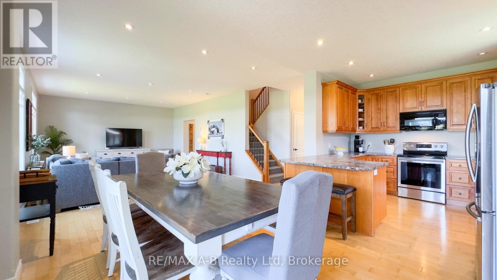 77 Guest Court, St. Marys, Ontario N4X 1E5 - Photo 17 - X12379702