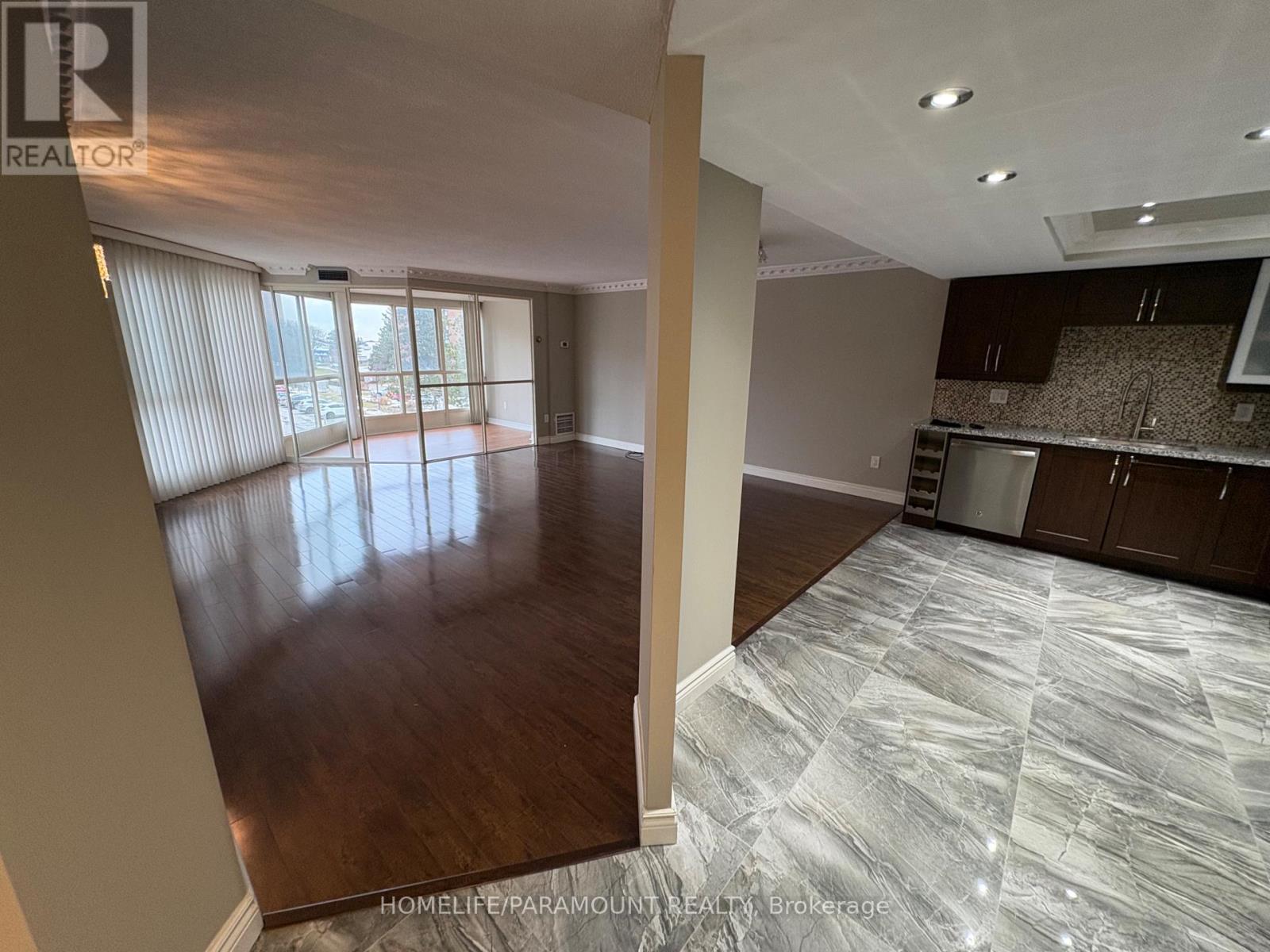 306 - 5 Weldrick Road W, Richmond Hill, Ontario  L4C 8S9 - Photo 2 - N12704898