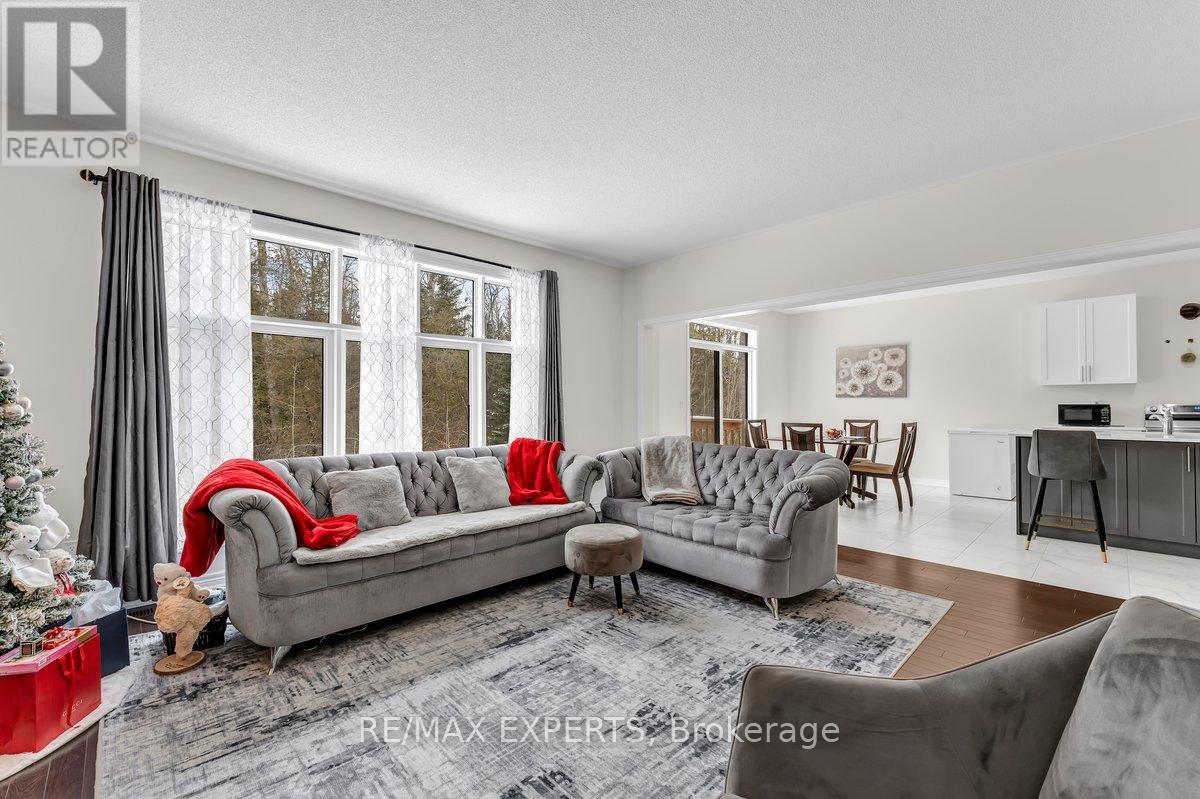 1438 Davis Loop, Innisfil, Ontario  L0L 1W0 - Photo 11 - N12704938