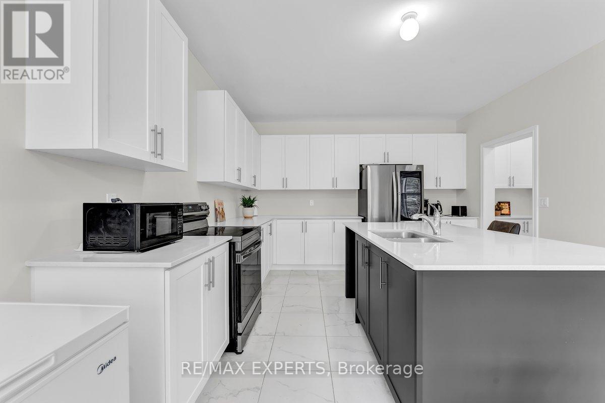 1438 Davis Loop, Innisfil, Ontario  L0L 1W0 - Photo 14 - N12704938