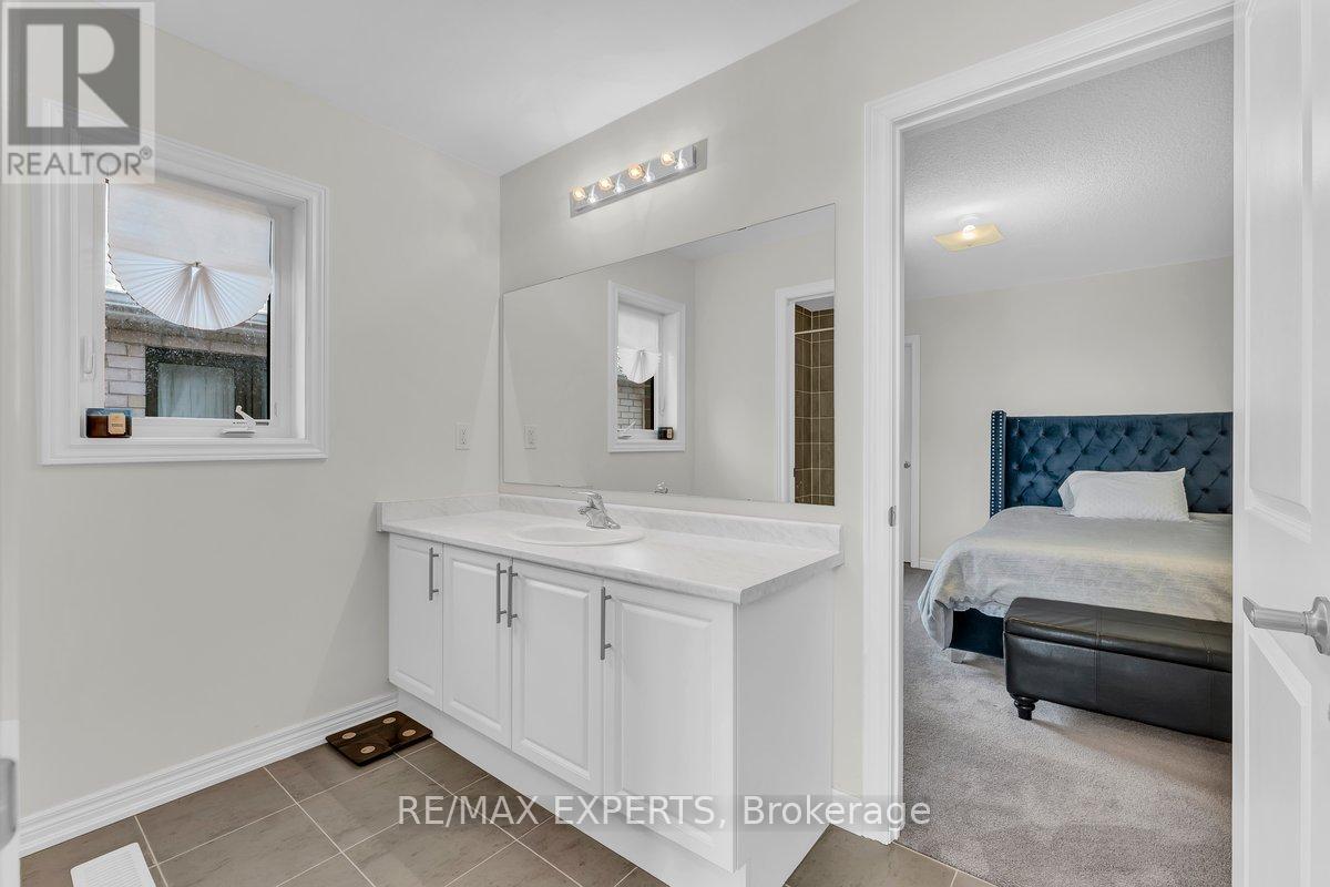 1438 Davis Loop, Innisfil, Ontario  L0L 1W0 - Photo 31 - N12704938