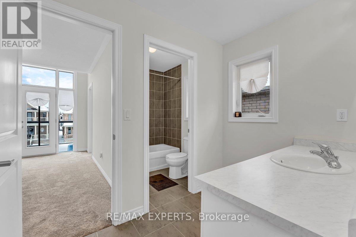 1438 Davis Loop, Innisfil, Ontario  L0L 1W0 - Photo 32 - N12704938