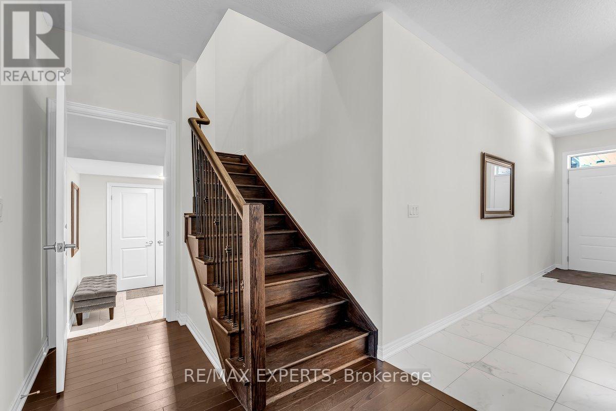 1438 Davis Loop, Innisfil, Ontario  L0L 1W0 - Photo 4 - N12704938