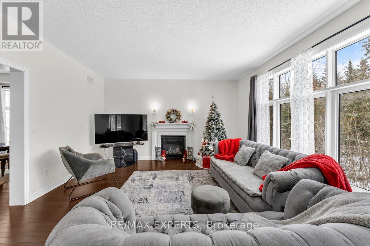 1438 Davis Loop, Innisfil, Ontario  L0L 1W0 - Photo 9 - N12704938
