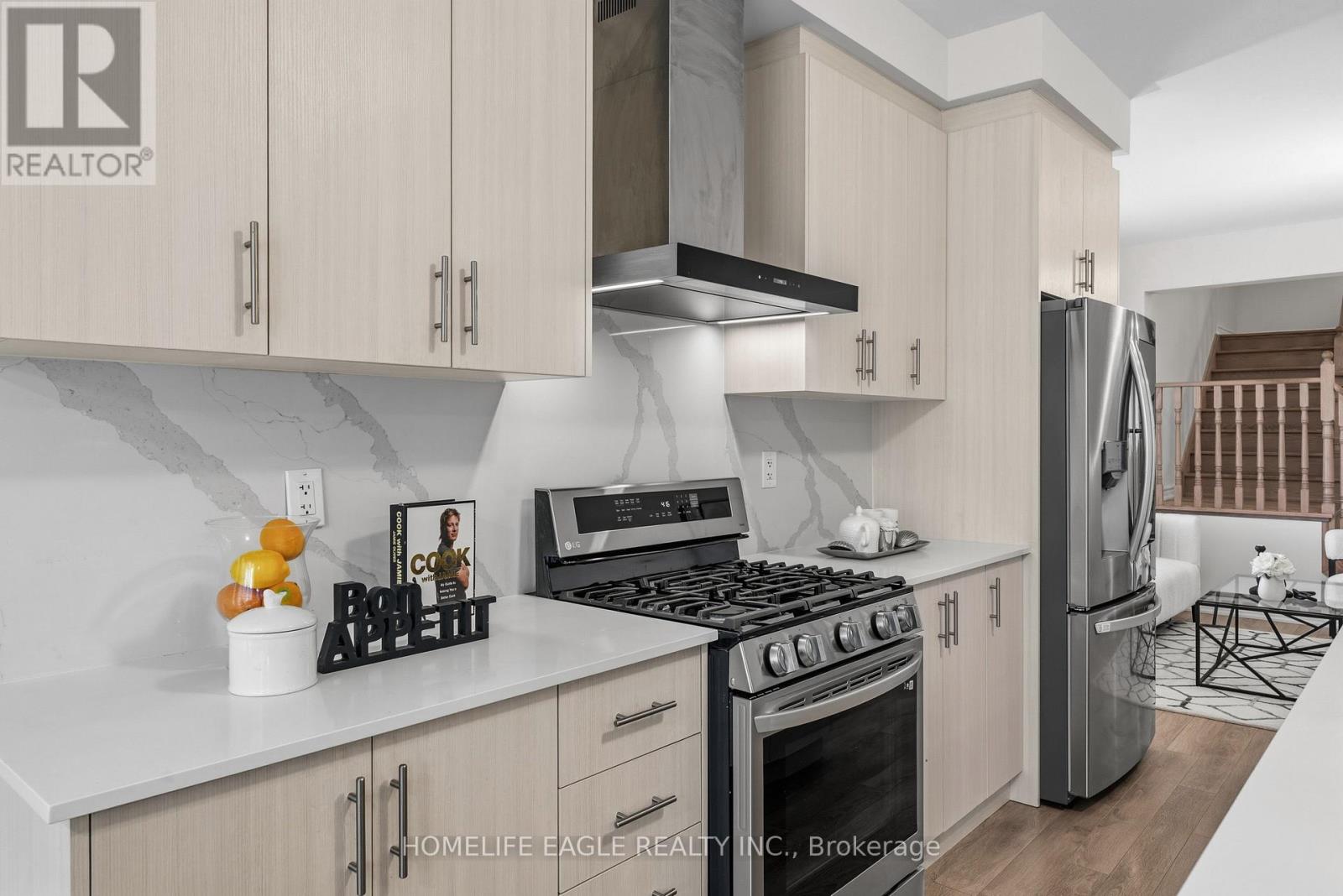 20 Viola Street, East Gwillimbury, Ontario  L9N 0T6 - Photo 5 - N12700698