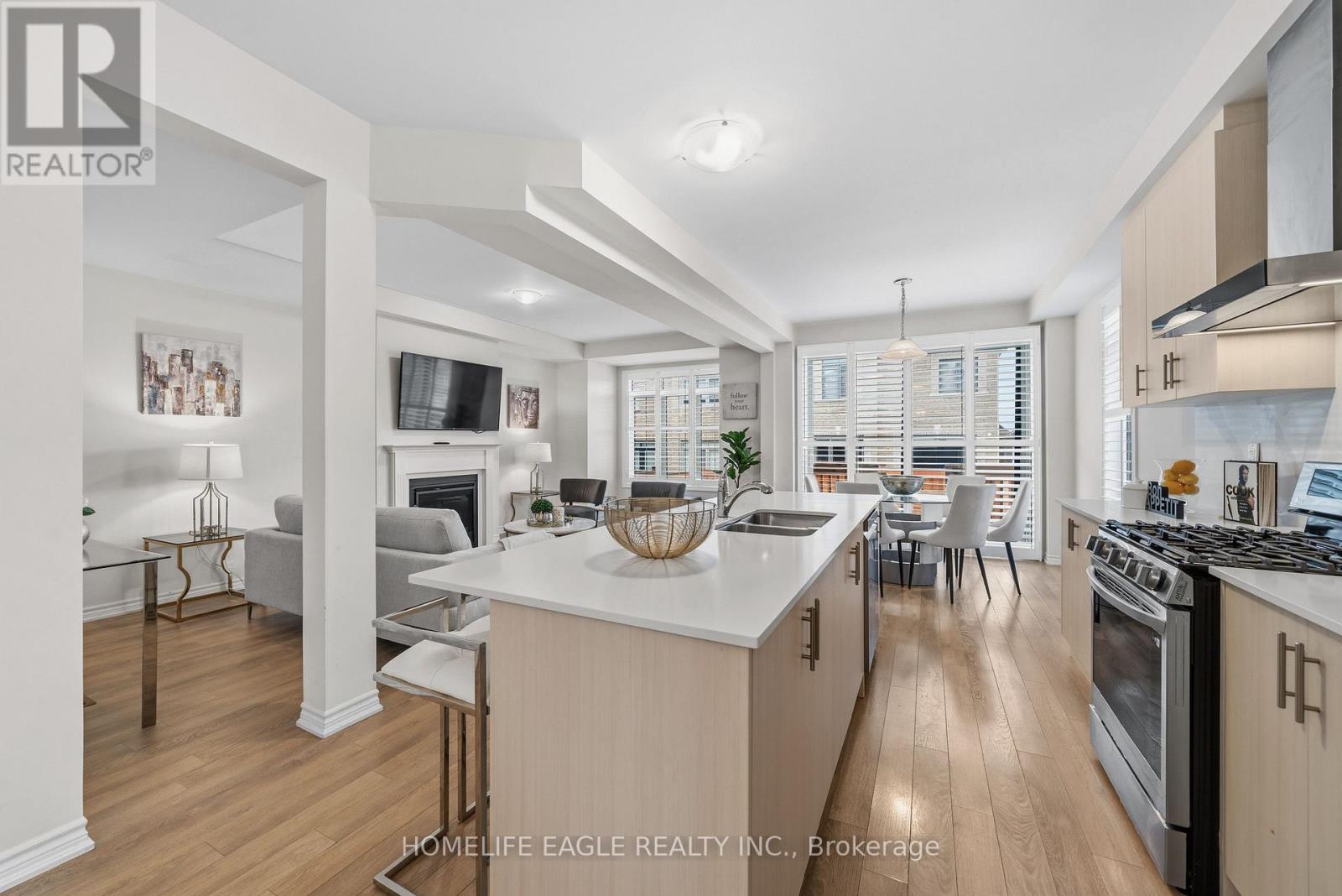 20 Viola Street, East Gwillimbury, Ontario  L9N 0T6 - Photo 3 - N12700698