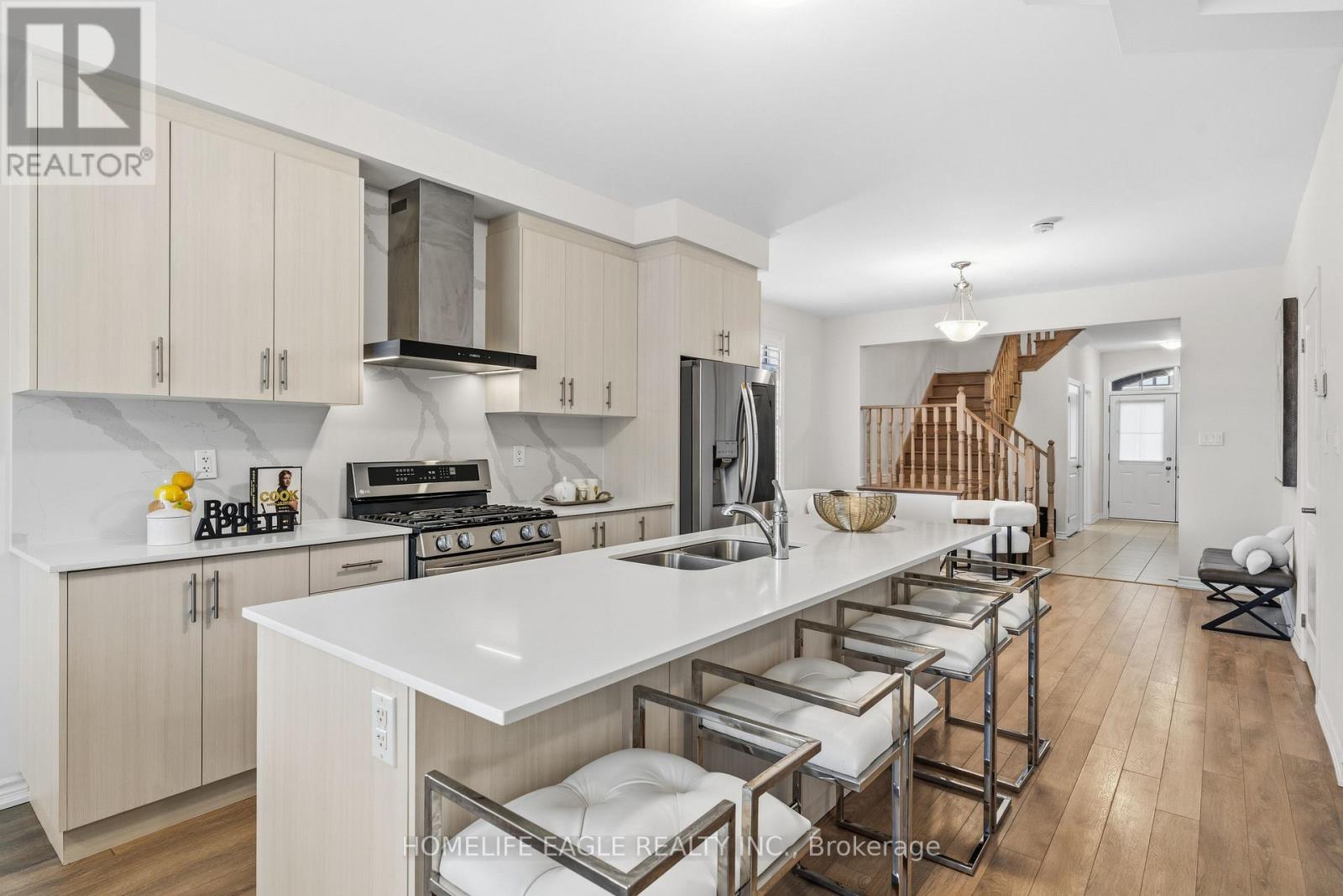 20 Viola Street, East Gwillimbury, Ontario  L9N 0T6 - Photo 4 - N12700698