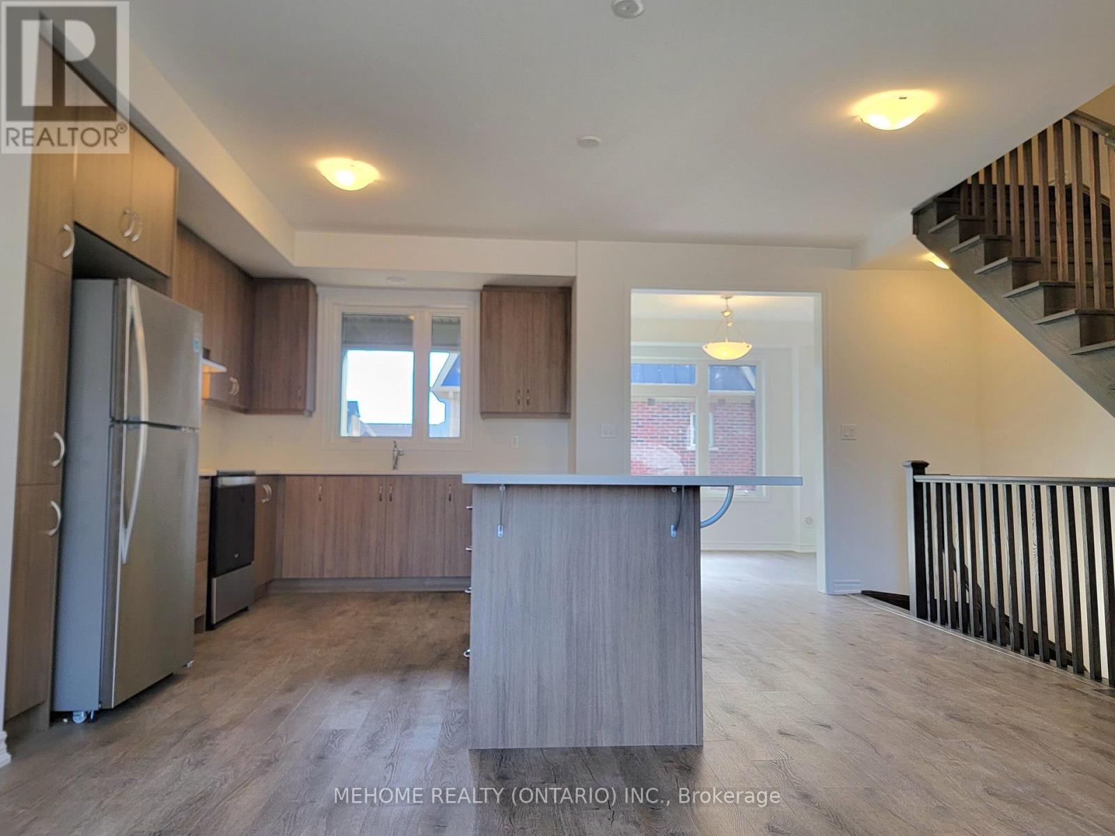 186 Keppel Circle, Brampton, Ontario  L7A 0B6 - Photo 2 - W12704926