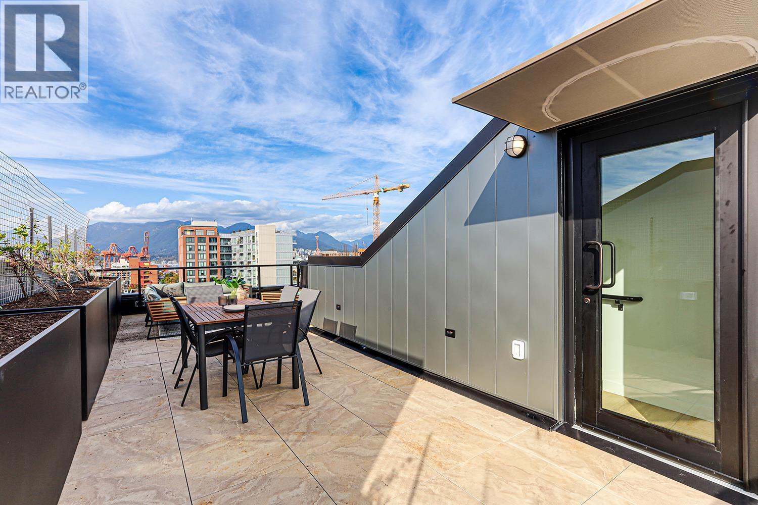 903 239 KEEFER STREET, Vancouver, British Columbia