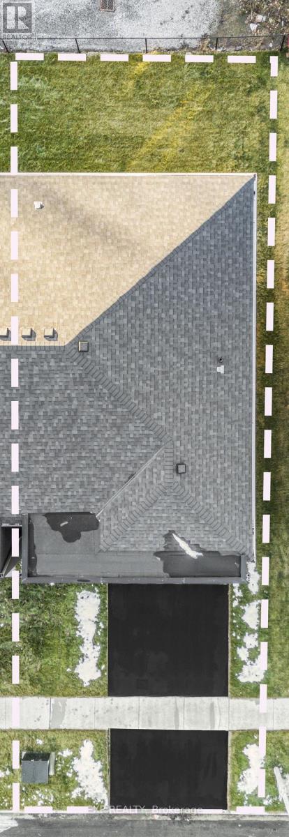 209 Wells Avenue, Fort Erie, Ontario  L0S 1N0 - Photo 2 - X12704876