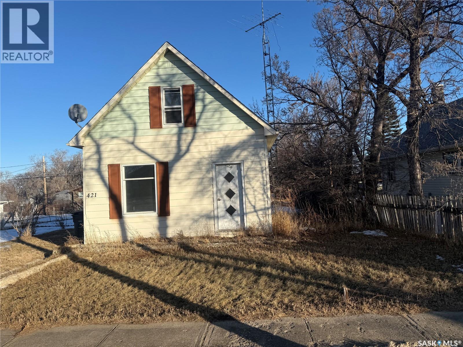421 3rd AVENUE E, assiniboia, Saskatchewan