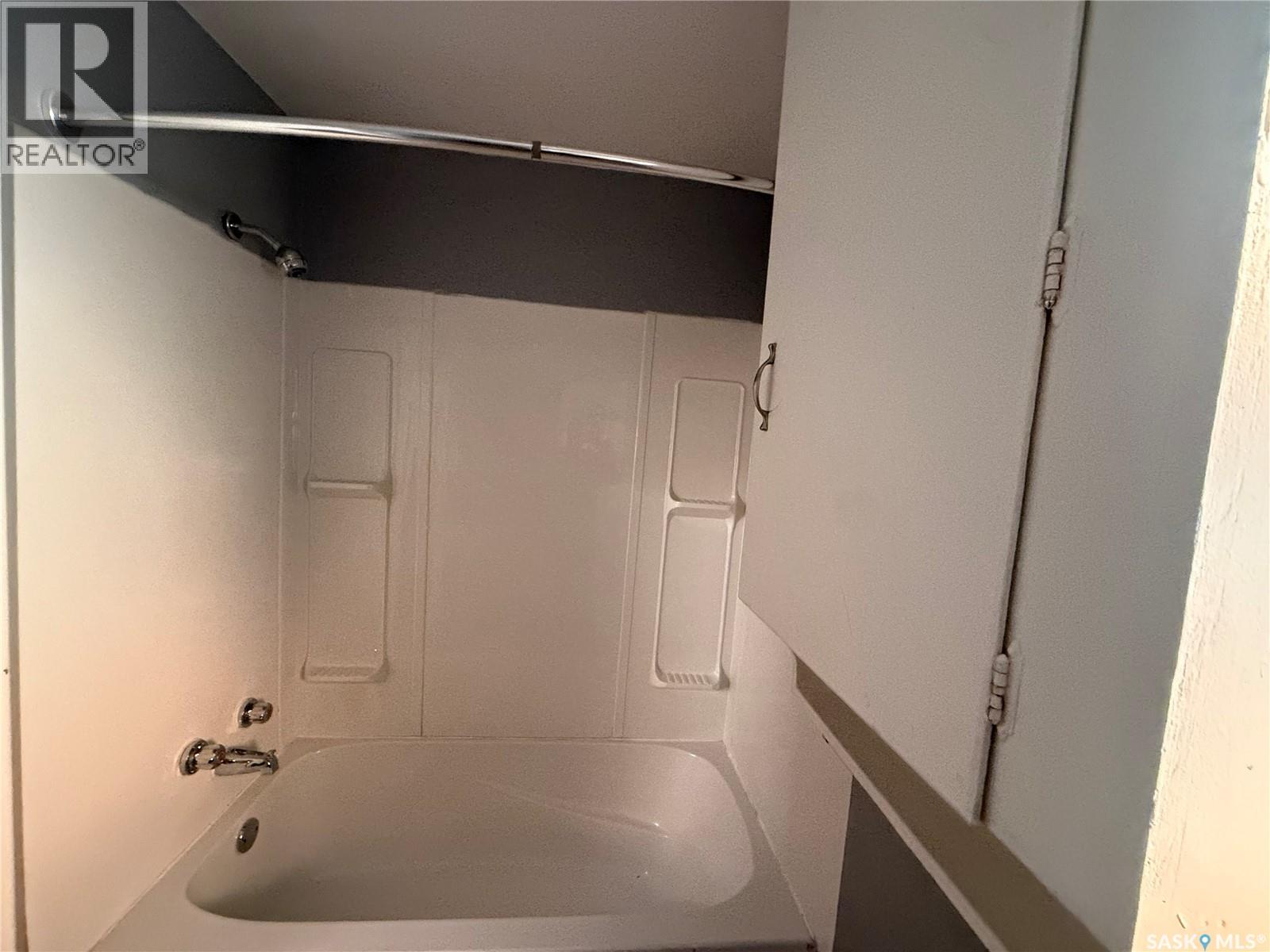 421 3rd Avenue E, Assiniboia, Saskatchewan  S0H 0B0 - Photo 9 - SK026970