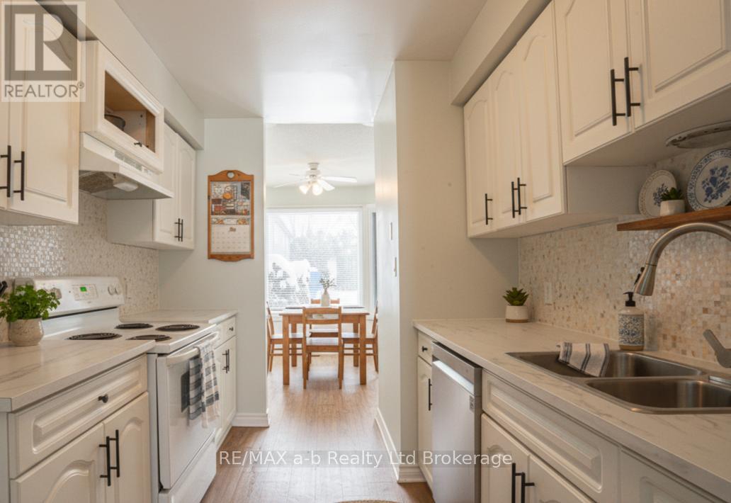 4 - 10 Dufferin Street, Norwich, Ontario  N0J 1P0 - Photo 4 - X12705076