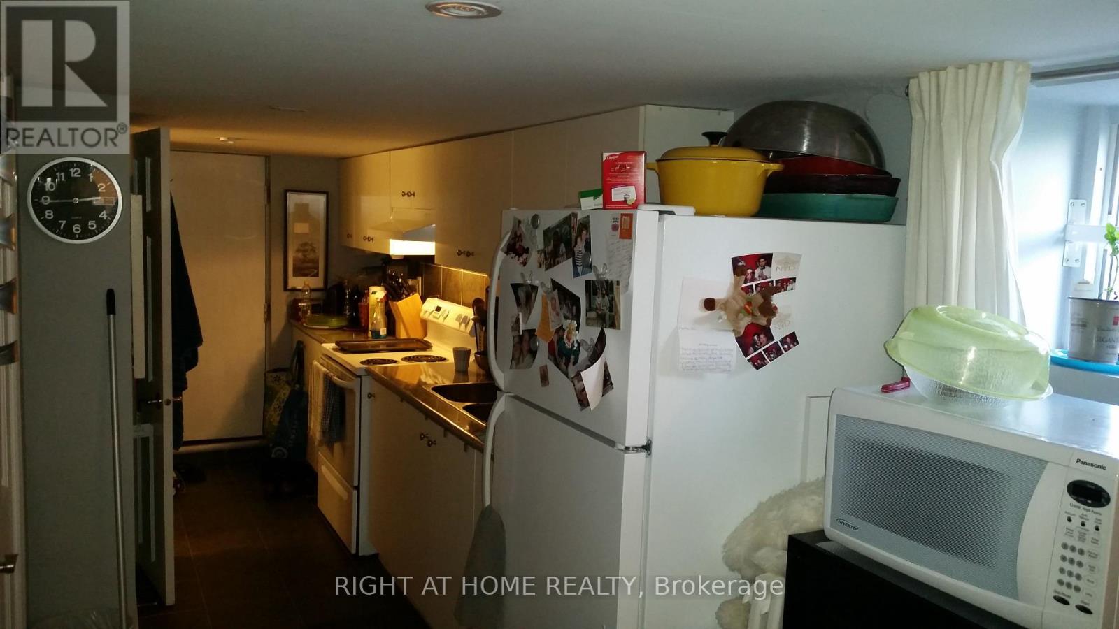 Lower - 23 Lumbervale Avenue, Toronto, Ontario  M6H 1C7 - Photo 5 - C12276104