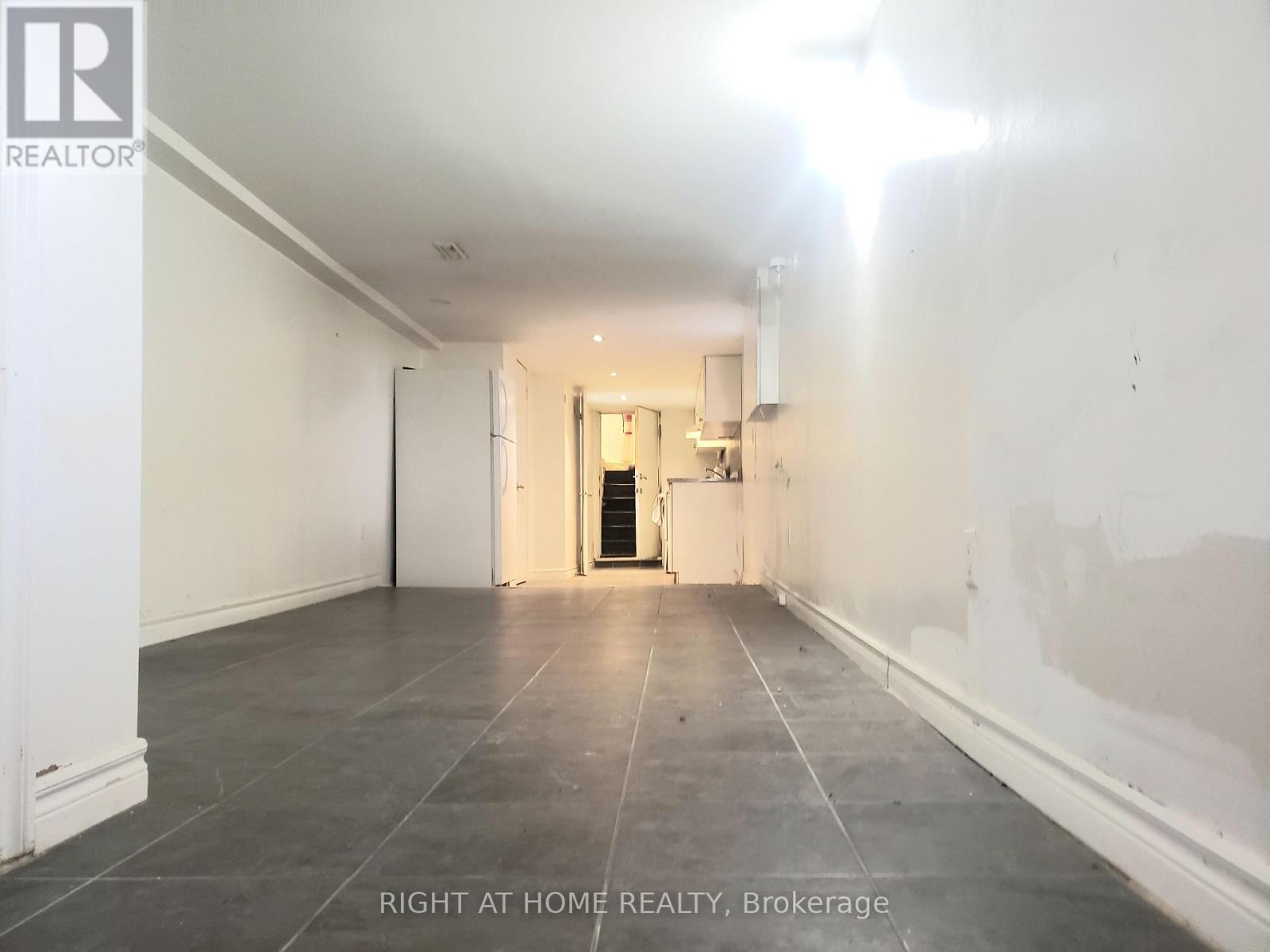 Lower - 23 Lumbervale Avenue, Toronto, Ontario  M6H 1C7 - Photo 3 - C12276104