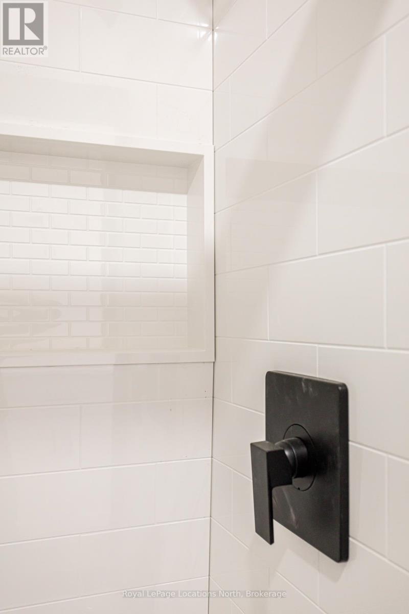 11 Lisbon Court, Wasaga Beach, Ontario  L9Z 1L2 - Photo 34 - S12705092