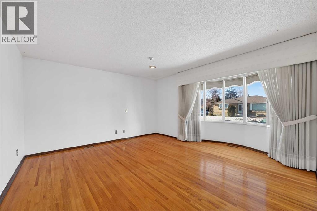 7228 Huntridge Hill Ne, Calgary, Alberta  T2K 4A5 - Photo 5 - A2279509