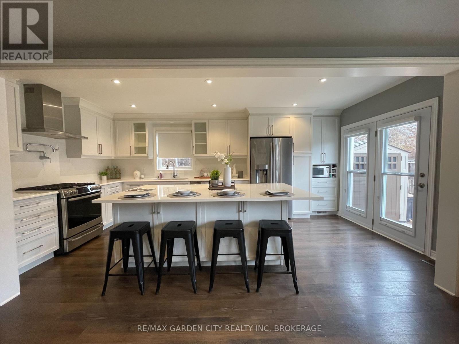 6456 Armelina Crescent, Niagara Falls, Ontario  L2H 0B4 - Photo 4 - X12325150