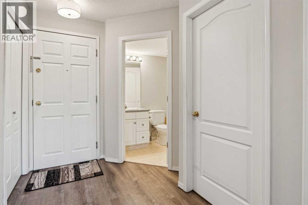 318, 10 Sierra Morena Mews Sw, Calgary, Alberta  T3H 3K6 - Photo 3 - A2279240