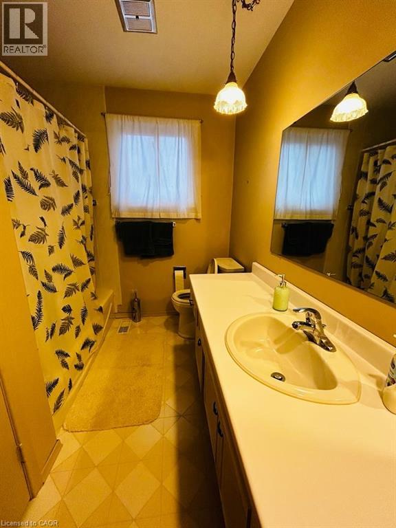 402 Lakeview Drive, Waterloo, Ontario  N2L 4Z6 - Photo 5 - 40799076