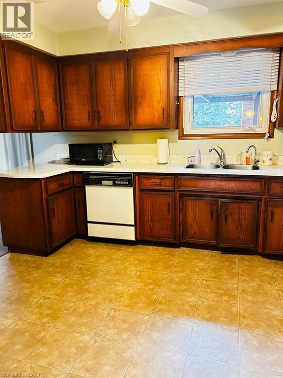 402 Lakeview Drive, Waterloo, Ontario  N2L 4Z6 - Photo 6 - 40799076