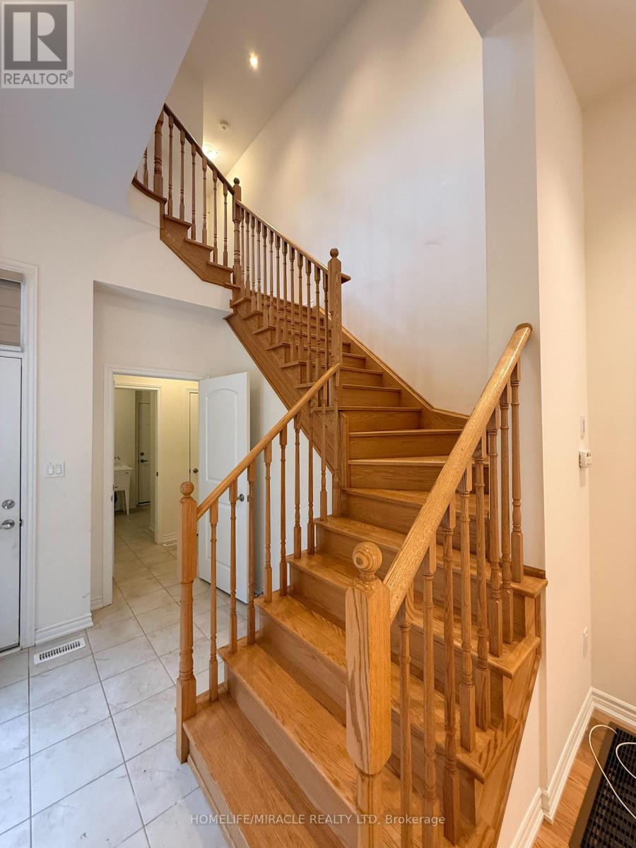 27 Mountainside Crescent, Whitby, Ontario  L1R 0P5 - Photo 12 - E12705030