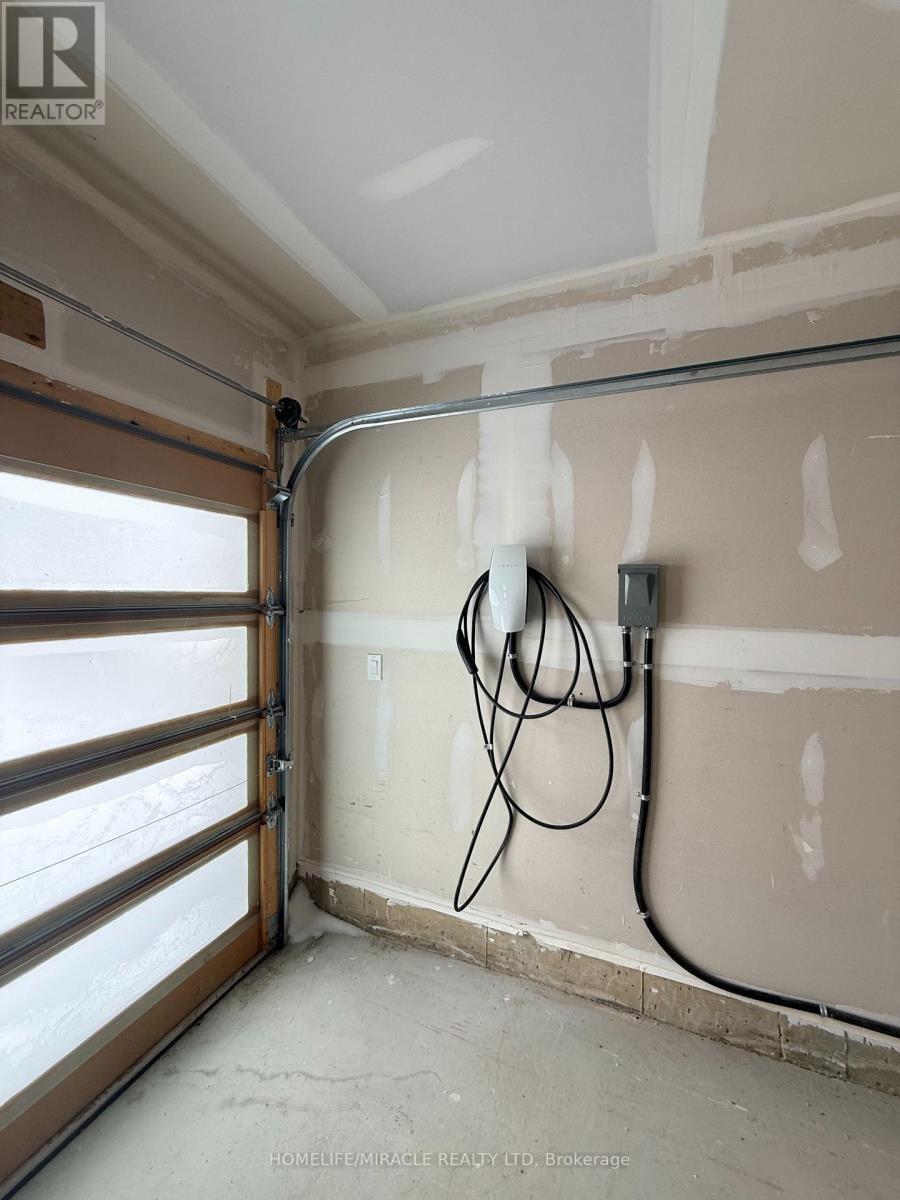 27 Mountainside Crescent, Whitby, Ontario  L1R 0P5 - Photo 15 - E12705030