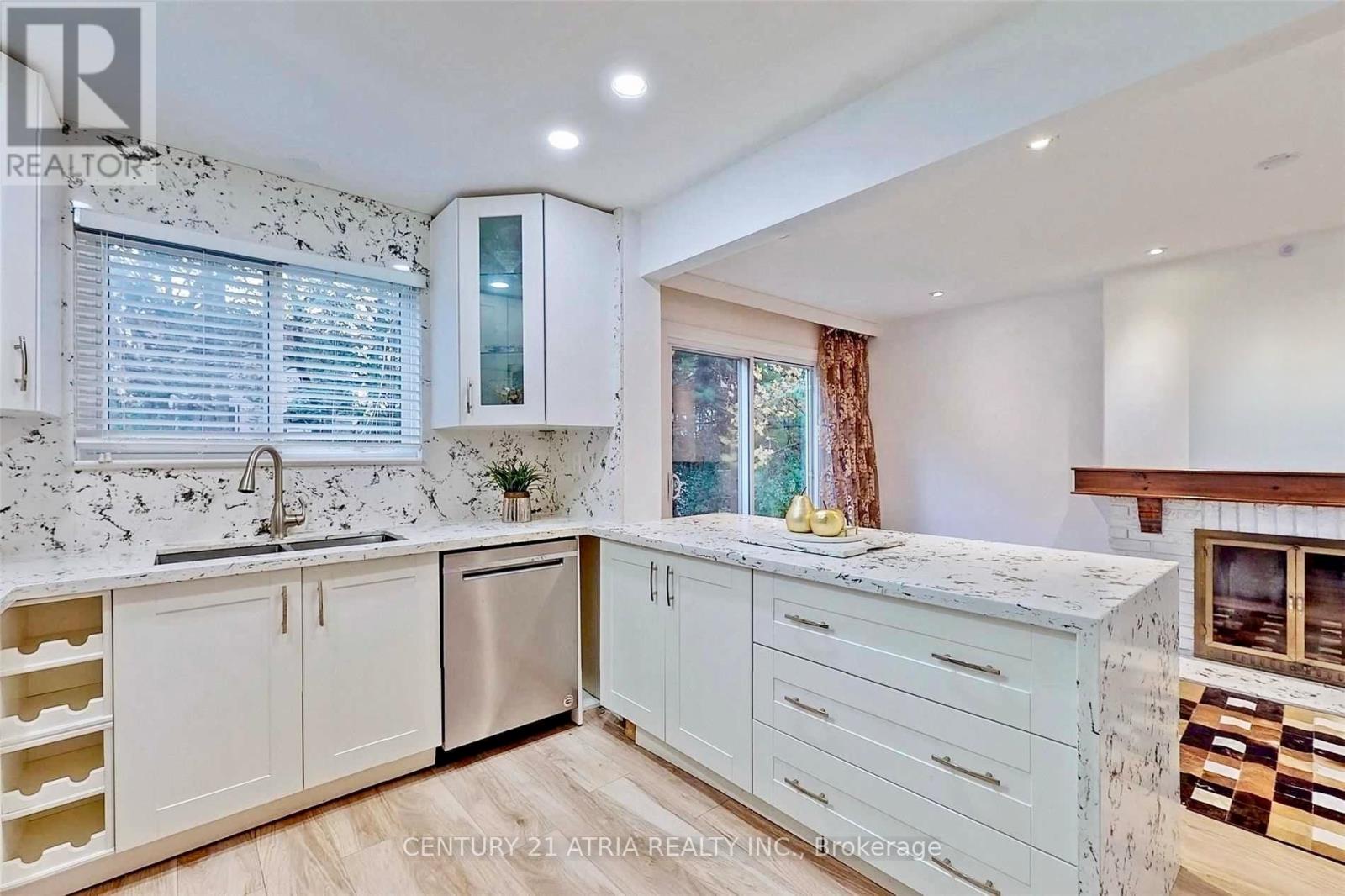 37 Springhead Gardens, Richmond Hill, Ontario  L4C 5C1 - Photo 11 - N12704962