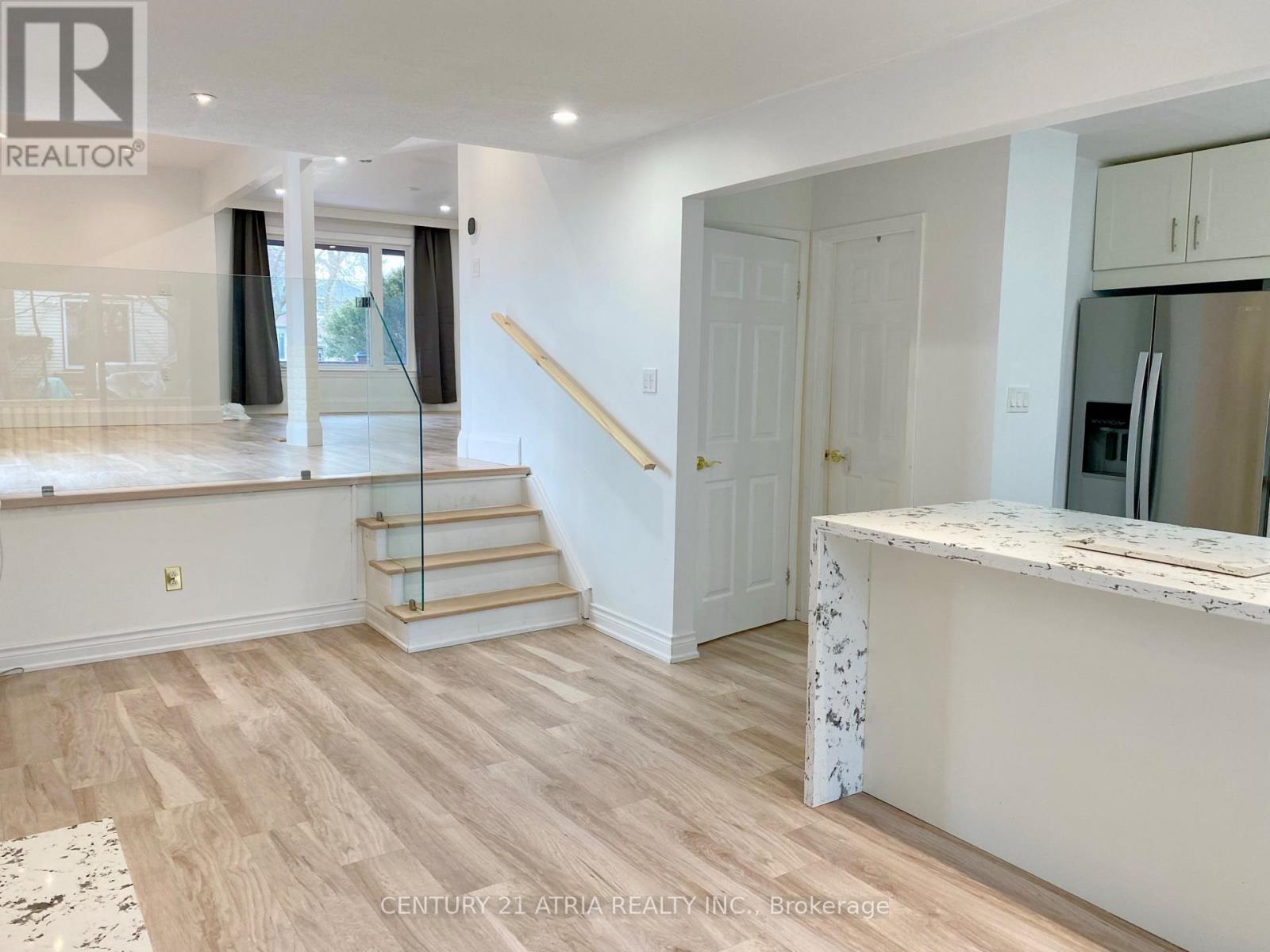 37 Springhead Gardens, Richmond Hill, Ontario  L4C 5C1 - Photo 12 - N12704962