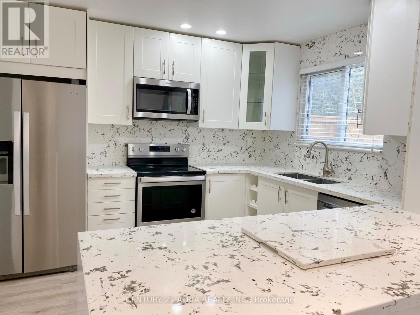 37 Springhead Gardens, Richmond Hill, Ontario  L4C 5C1 - Photo 7 - N12704962