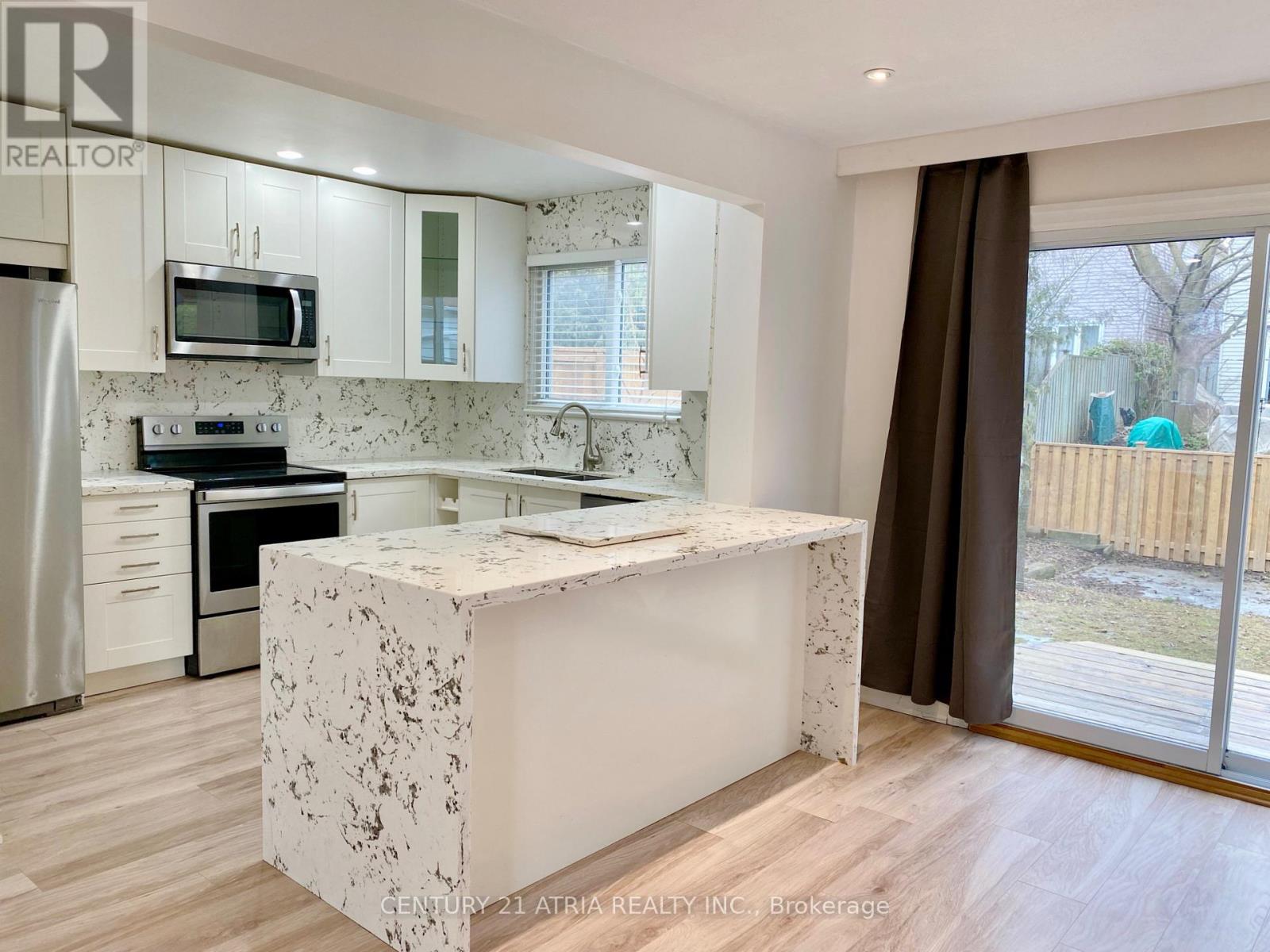 37 Springhead Gardens, Richmond Hill, Ontario  L4C 5C1 - Photo 9 - N12704962