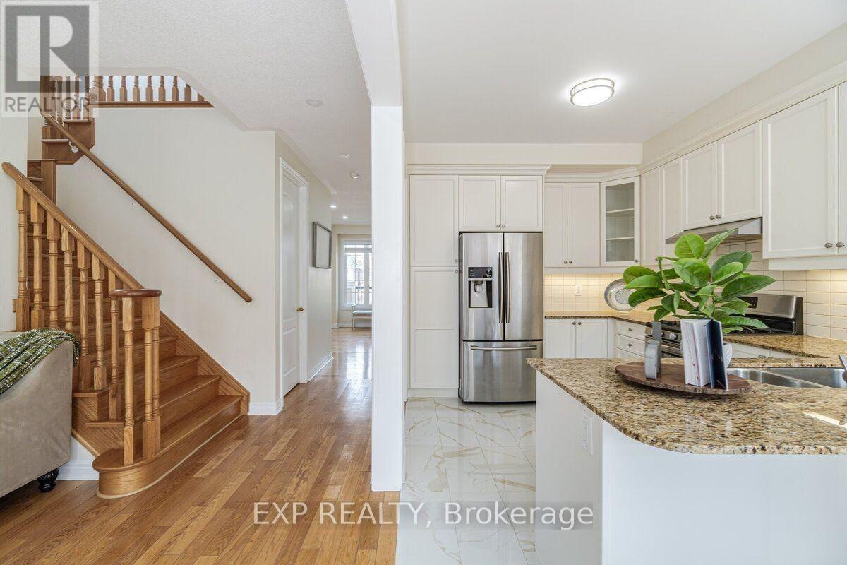 5 Appleaire Cres, Brampton, Ontario  L6R 0Y4 - Photo 5 - W12704968