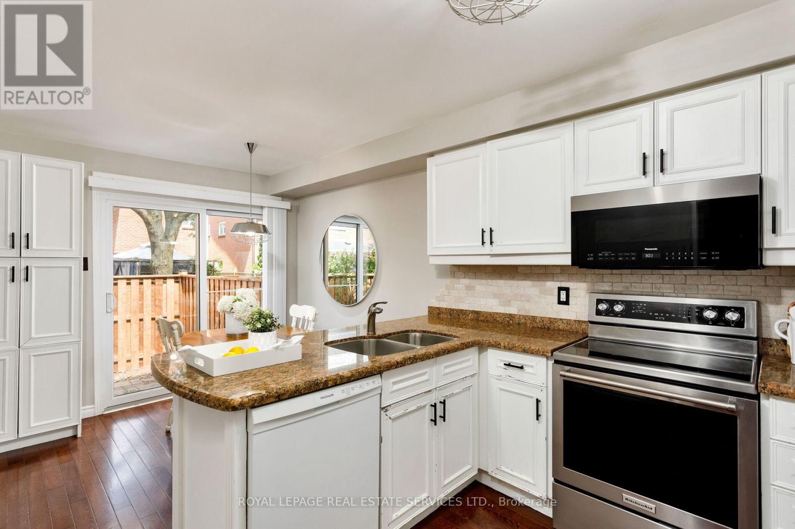 7 - 2006 Glenada Crescent, Oakville, Ontario  L6H 5R9 - Photo 19 - W12704982