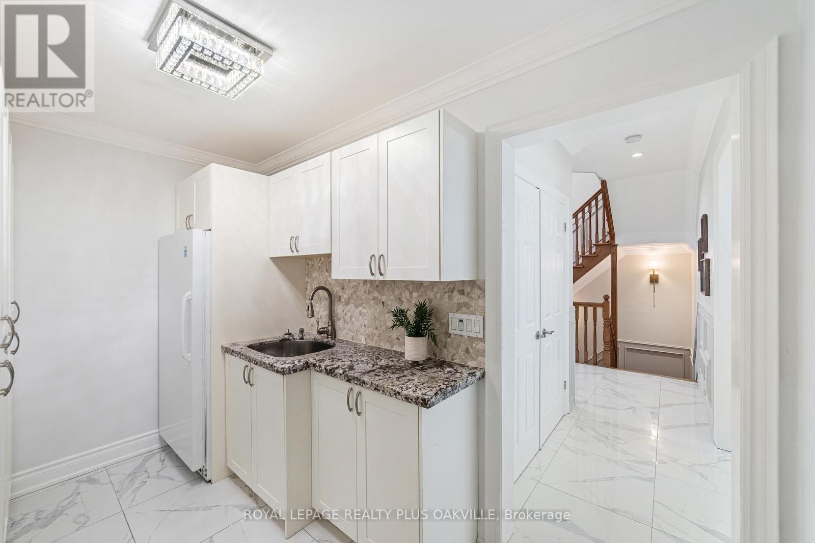 1189 Glen Road, Mississauga, Ontario  L5H 3K7 - Photo 14 - W12705008