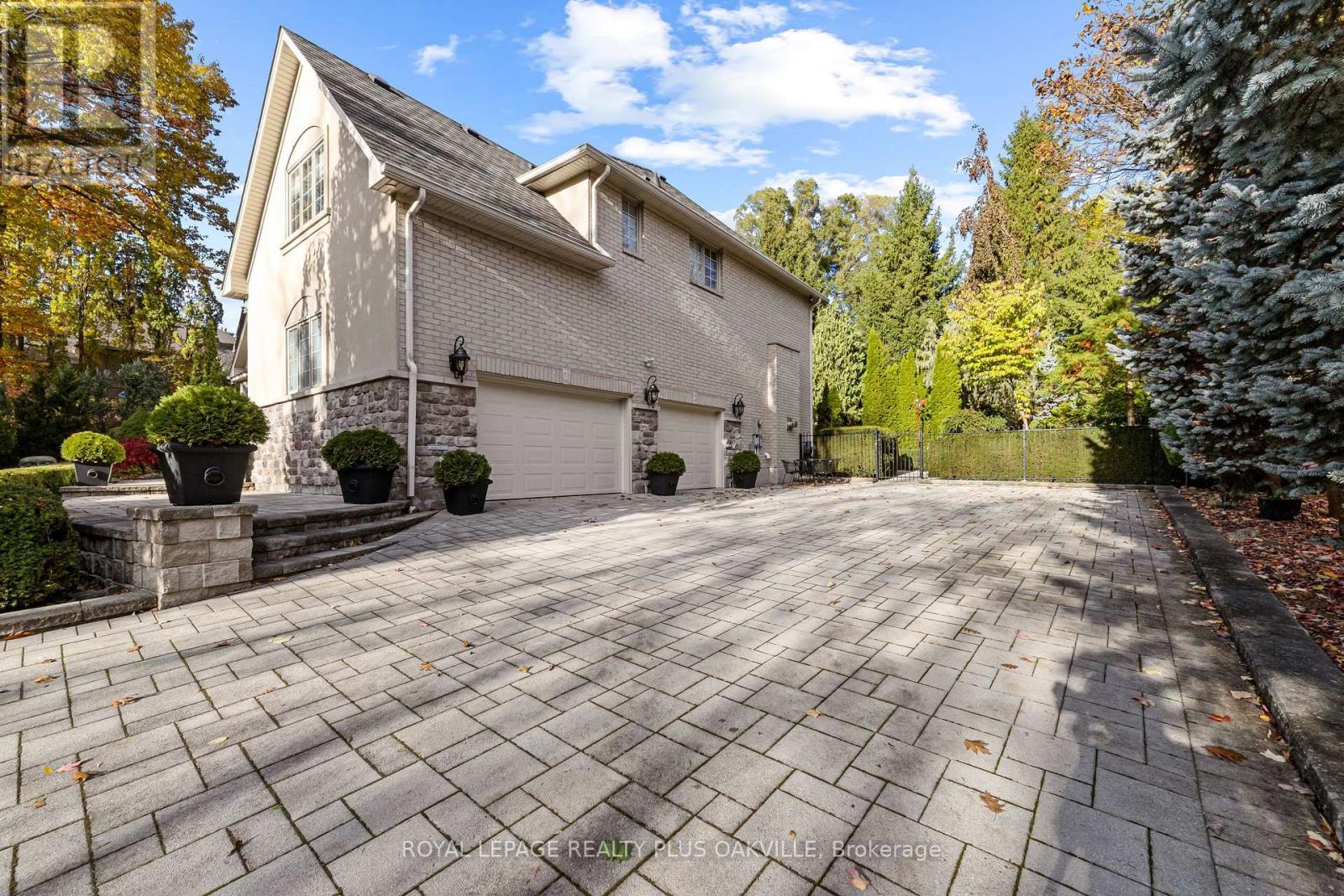 1189 Glen Road, Mississauga, Ontario  L5H 3K7 - Photo 4 - W12705008