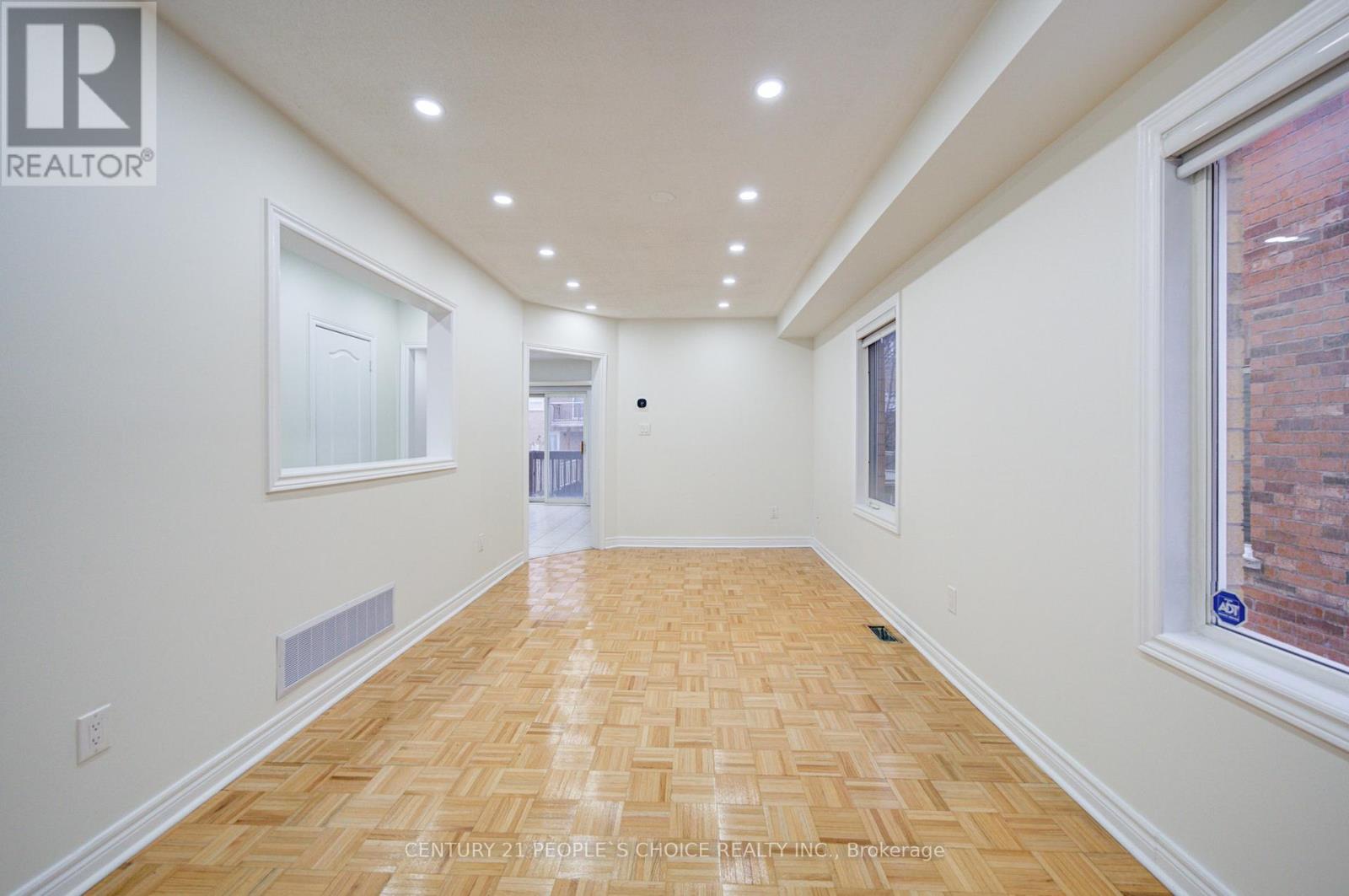 769 Fable Crescent, Mississauga, Ontario  L5W 1S1 - Photo 15 - W12705034