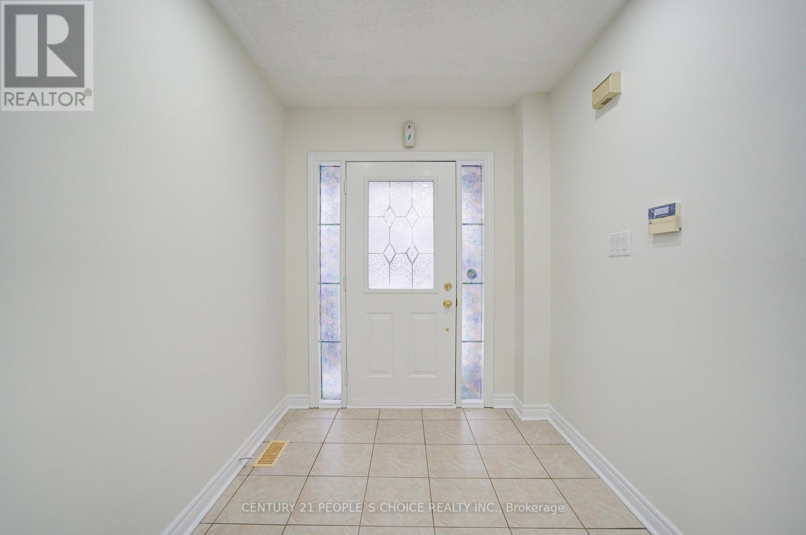 769 Fable Crescent, Mississauga, Ontario  L5W 1S1 - Photo 5 - W12705034