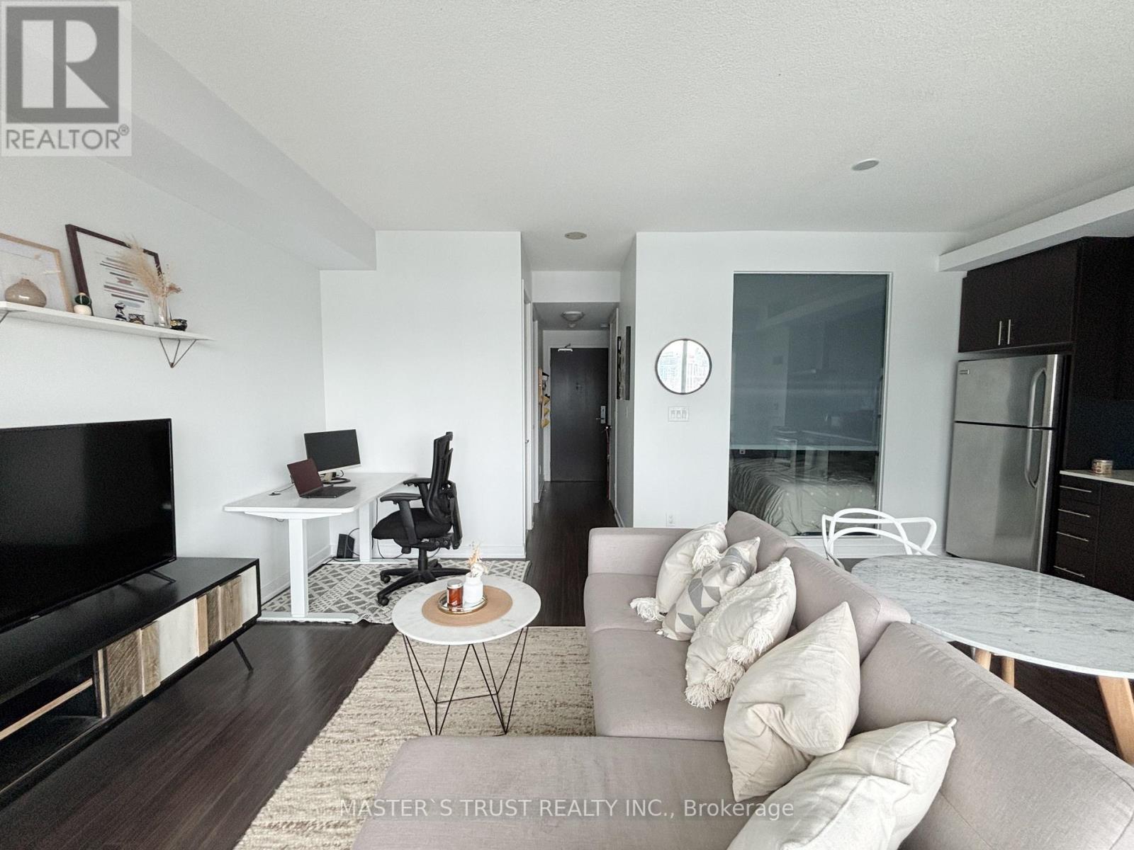 1025 - 165 Legion Road N, Toronto, Ontario  M8Y 0B3 - Photo 5 - W12705042